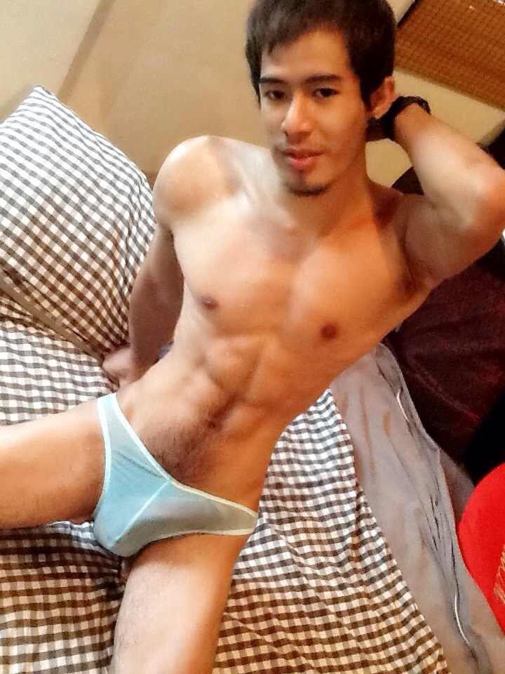 Sexy Taiwan girls sucking dick